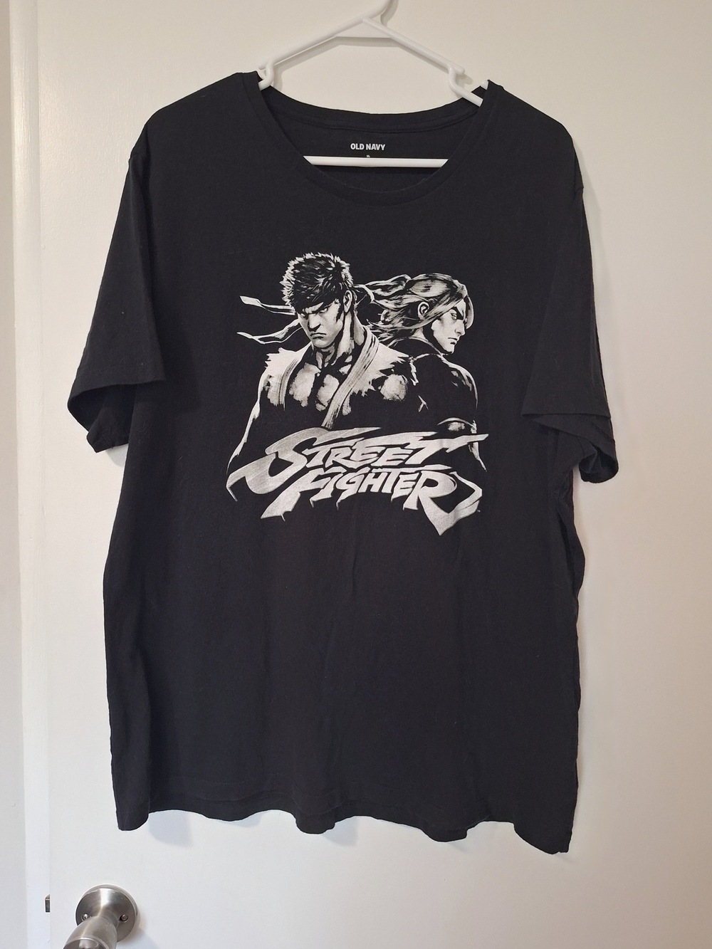 Old Navy Street Fighter Men's Black & White Ryu & Ken Capcom Graphic Tee